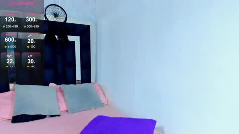 Snapshot of elian___ chatting on 05-07-26, 12:43 Elian online show from 05-07-26, 12:43