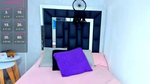 Snapshot of elian___ chatting on 05-15-26, 12:45 Elian online show from 05-15-26, 12:45