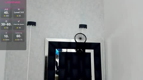 Snapshot of elian___ chatting on 05-19-26, 12:33 Elian online show from 05-19-26, 12:33