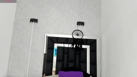 Snapshot of elian___ chatting on 05-29-26, 11:08 Elian online show from 05-29-26, 11:08