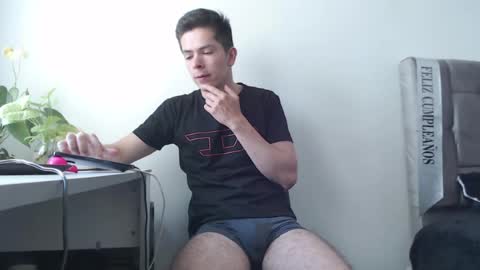 Snapshot of elian_tg chatting on 06-15-26, 08:00 Elian online show from 06-15-26, 08:00