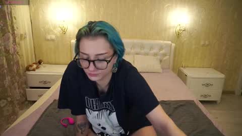 Snapshot of eliarose chatting on 11-16-25, 10:37 Luna online show from 11-16-25, 10:37