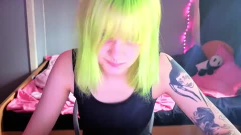 Snapshot of elieiza_xo chatting on 04-25-26, 10:07 elieiza_xo online show from 04-25-26, 10:07