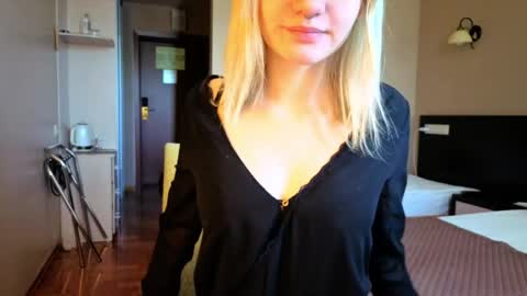 Snapshot of elieiza_xo chatting on 06-01-26, 08:38 elieiza_xo online show from 06-01-26, 08:38