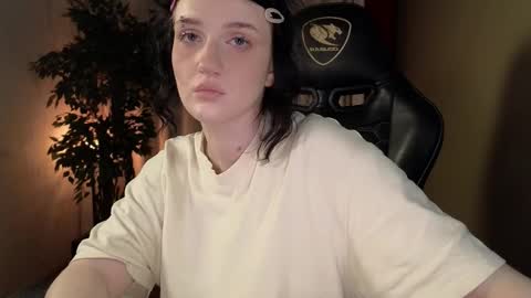 Ellie online show from 10-04-25, 05:16