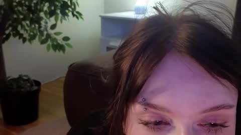 Ellie online show from 10-18-25, 05:21