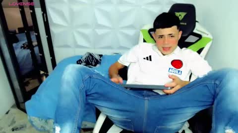 Snapshot of elii_797 chatting on 12-17-24, 04:21 bby-santy online show from 12-17-24, 04:21