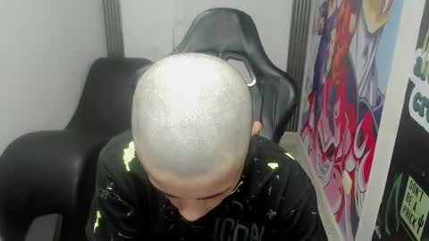 Snapshot of elii_797 chatting on 01-22-25, 01:00 bby-santy online show from 01-22-25, 01:00