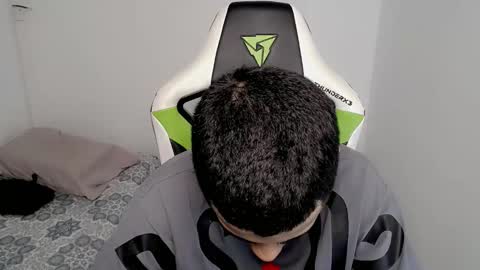 Snapshot of elii_797 chatting on 03-10-25, 04:57 bby-santy online show from 03-10-25, 04:57