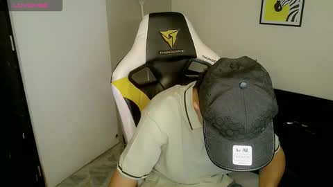 Snapshot of elii_797 chatting on 10-14-25, 03:24 bby-santy online show from 10-14-25, 03:24