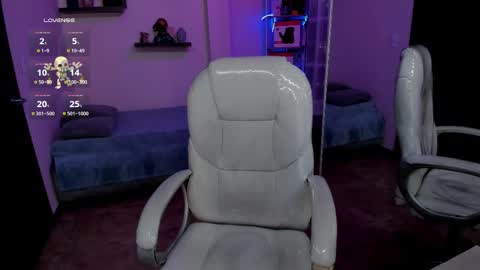 Eliie online show from 03-10-25, 04:49