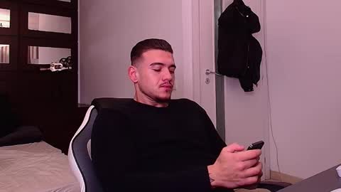 Snapshot of elijahthorne chatting on 12-19-25, 05:47 ElijahThorne online show from 12-19-25, 05:47