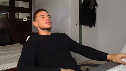 Snapshot of elijahthorne chatting on 01-16-26, 06:06 ElijahThorne online show from 01-16-26, 06:06