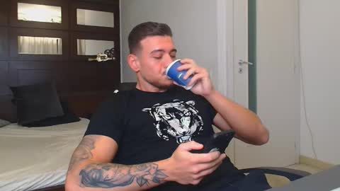 Snapshot of elijahthorne chatting on 01-19-26, 05:11 ElijahThorne online show from 01-19-26, 05:11