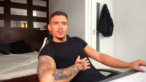 Snapshot of elijahthorne chatting on 02-07-26, 08:07 ElijahThorne online show from 02-07-26, 08:07