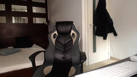 Snapshot of elijahthorne chatting on 02-20-26, 08:05 ElijahThorne online show from 02-20-26, 08:05