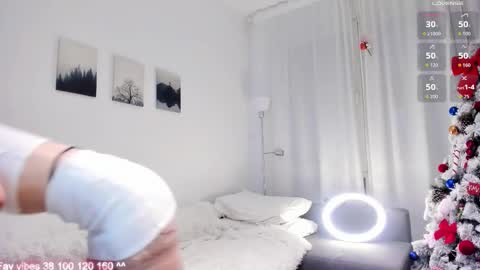 Hey Im Elizzi. Lets have fun and enjoy together  online show from 12-15-25, 04:17