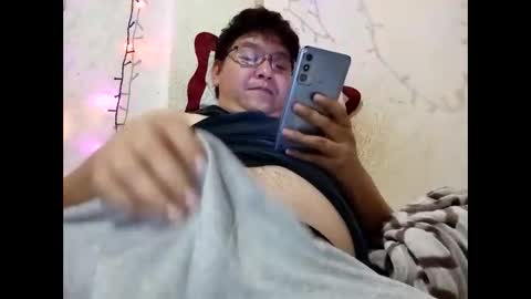 Snapshot of elimposstor chatting on 12-17-25, 05:24 elimposstor online show from 12-17-25, 05:24