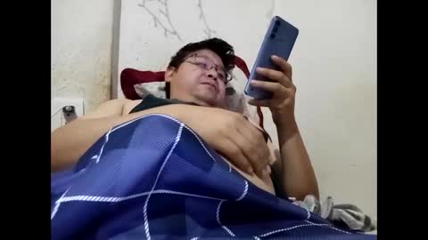 Snapshot of elimposstor chatting on 12-22-25, 02:47 elimposstor online show from 12-22-25, 02:47