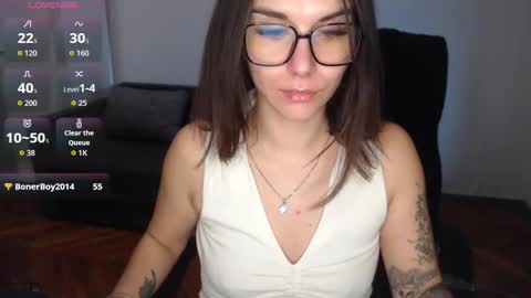 Snapshot of elina_posh chatting on 03-10-26, 01:27 Liza online show from 03-10-26, 01:27