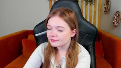 Snapshot of elinavale chatting on 06-26-26, 06:07 elinavale online show from 06-26-26, 06:07