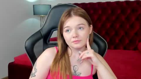 Snapshot of elinavale chatting on 06-29-26, 10:15 elinavale online show from 06-29-26, 10:15