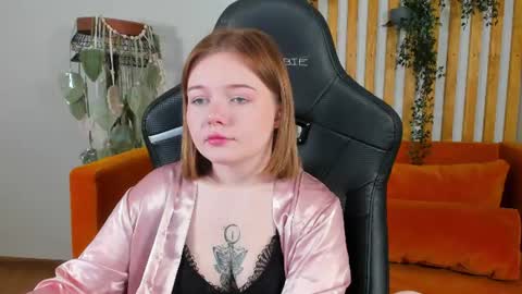 Snapshot of elinavale chatting on 07-17-26, 05:14 elinavale online show from 07-17-26, 05:14