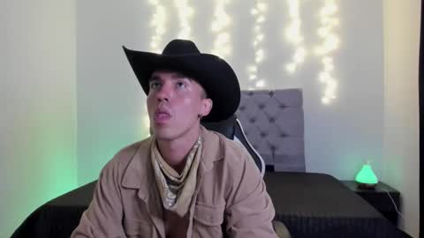 Snapshot of elio_dicaprio chatting on 11-03-25, 10:42 elio_dicaprio online show from 11-03-25, 10:42