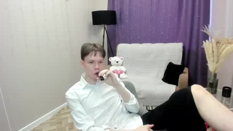 Snapshot of eliotmars chatting on 05-19-26, 06:53 eliotmars online show from 05-19-26, 06:53