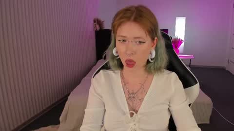 Snapshot of elira_vane chatting on 06-16-26, 10:51 Elira Vane online show from 06-16-26, 10:51