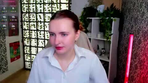 Snapshot of elis_cherry chatting on 10-20-25, 02:01 Elis online show from 10-20-25, 02:01