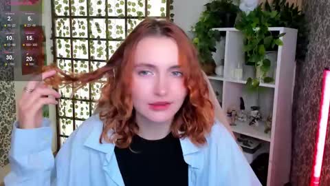 Snapshot of elis_cherry chatting on 10-21-25, 02:01 Elis online show from 10-21-25, 02:01