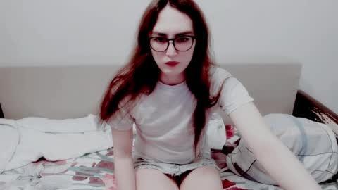 Snapshot of elisa_2001 chatting on 05-25-26, 06:19 Liza online show from 05-25-26, 06:19