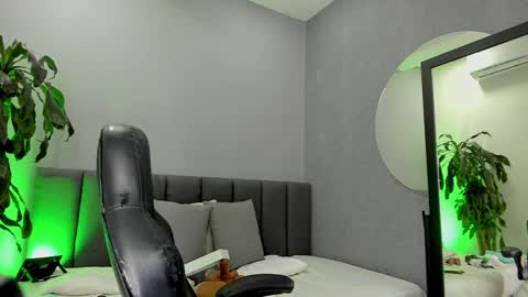 Elisa online show from 01-19-25, 07:26