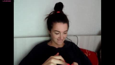 elisa_dove208 online show from 09-30-25, 04:50