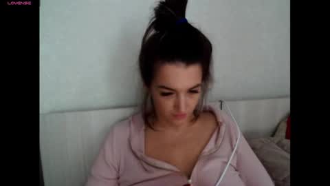 elisa_dove208 online show from 10-15-25, 05:18