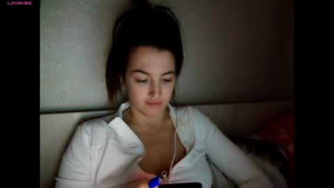 elisa_dove208 online show from 11-19-25, 03:39