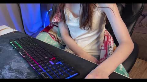 Elisa North online show from 01-26-25, 02:30