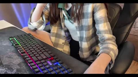 Elisa North online show from 01-28-25, 07:43