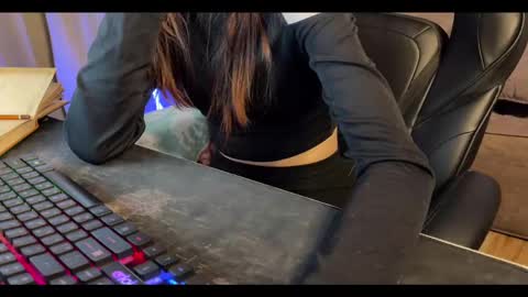 Elisa North online show from 01-29-25, 11:20