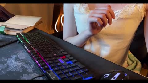 Elisa North online show from 01-29-25, 05:24