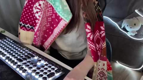 Elisa North online show from 02-02-25, 05:21