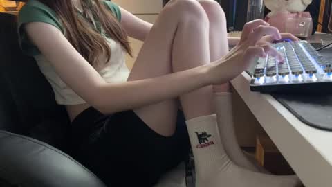 Elisa North online show from 02-04-25, 02:28