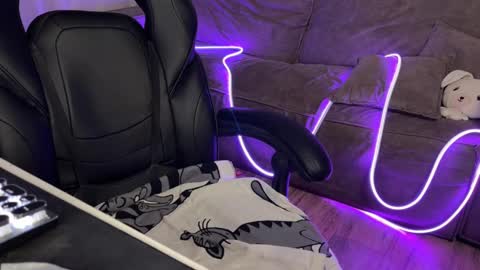 Elisa North online show from 02-08-25, 01:54