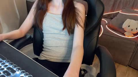 Elisa North online show from 02-18-25, 07:10