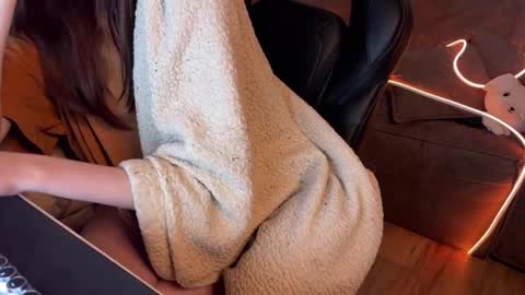 Elisa North online show from 02-19-25, 06:11