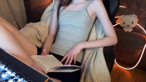 Elisa North online show from 02-21-25, 04:07