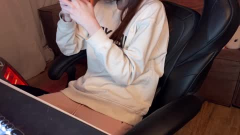 Elisa North online show from 03-02-25, 01:47