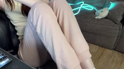 Elisa North online show from 03-06-25, 04:28