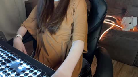 Elisa North online show from 03-11-25, 01:59